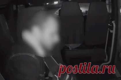 Агрессивный россиянин с тремором пугал пассажиров самолета и попал на видео