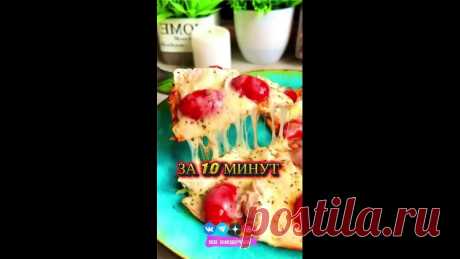 САМАЯ ПОЛЕЗНАЯ И ВКУСНАЯ ПП ПИЦЦА 
Быстро, вкусно и с максимальной пользой 

 Вес готового блюда = 340 грамм
 КБЖУ на 100 г. = 154 / 13.7 / 7.9 / 8.2
 Сложность (1 из 5)
 Время приготовления: 10 минут

 ОСНОВА:
 Овсяные хлопья - 30 г.
 Яйцо - 1 шт.
 Молоко 1.5% - 30 мл.
 Семена льна - 10 г.
 Соль - по вкусу

 НАЧИНКА:
 Куриное филе отварное - 70 г.
 Помидоры - 70 г.
 Сыр моцарелла - 70 г.
 Томатная паста - 20 г.
 Орегано - по вкусу

 ПРИГОТОВЛЕНИЕ:
Основу готовим 2 минуты ...