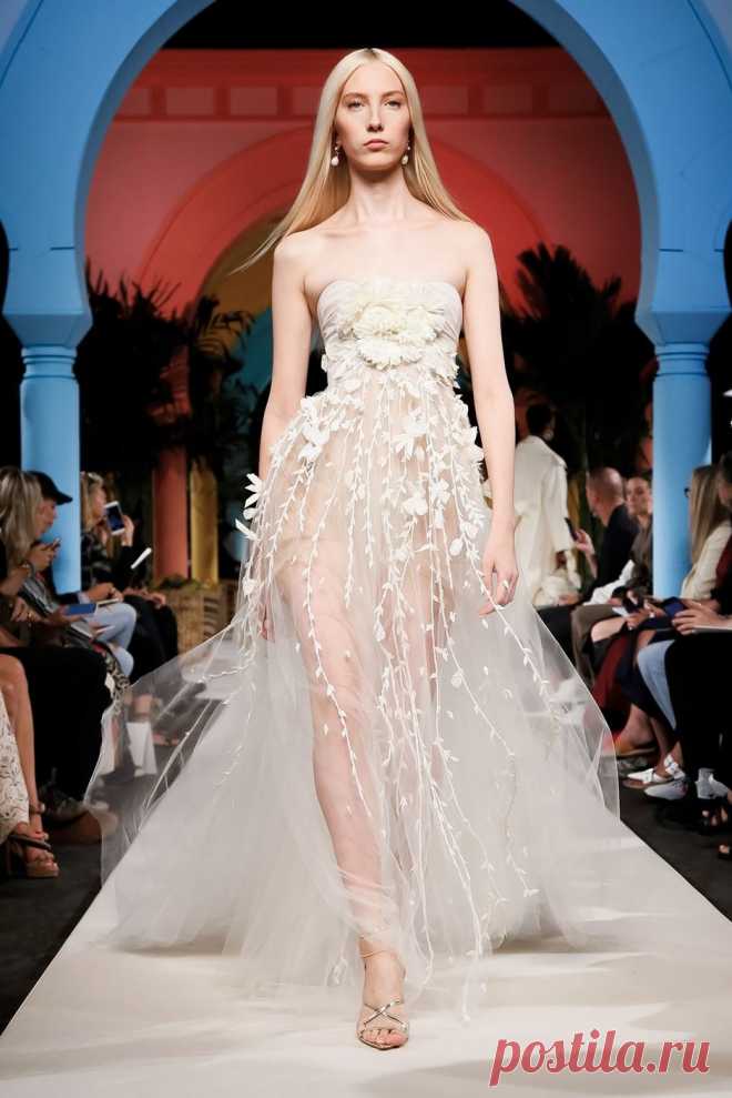 Ирина Шейк в свадебном платье и кружевные пальто на шоу Oscar de La Renta | VestiNewsRF.Ru