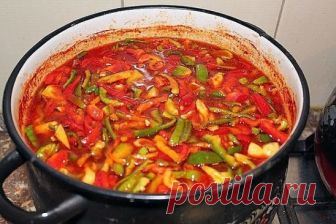 Семь рецептов САМОГО вкусного лечо, копилка проверенных рецептов! 
1 Лечо из болгарского перца 
2 Лечо «Семейное» 
3 Лечо с морковью 
4 Лечо на зиму из перца и фасоли 
5 Лечо 