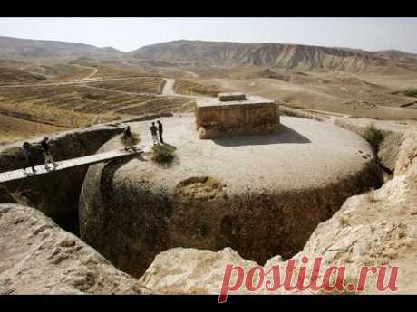 Невероятная ступа Тахт-е Ростам.