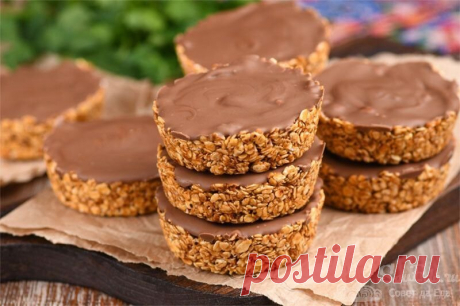 Овсяное пирожное без выпечки Это очень простое в приготовлении и вкусное пирожное из 3 простых ингредиентов. Ничего выпекать не надо.