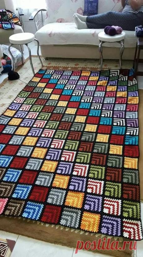 Квадратный мотив крючком