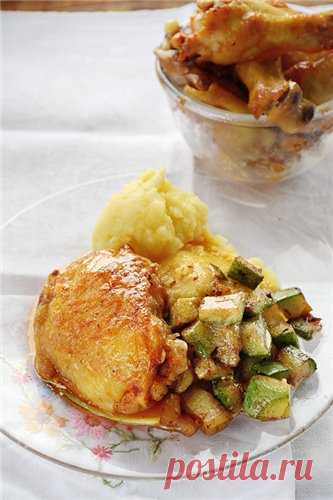 Куры по-великокняжески Получается изысканный и нежный обед. По названию понятно, что это не деревенская еда. Причем все готовится быстро и не хлопотно. Разводить сок от жаркого можно бренди, мадерой. В подливу в конце готовки можно добавить виски или портвейн. В качестве гарнира можно использовать огурцы, грибы,…