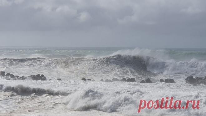 В Японии произошло цунами после землетрясения. На северо-востоке Японии зафиксировали первую волну цунами высотой 40 сантиметров. Об этом сообщили в пресс-службе главного метеорологического управления страны. Сейсмологическое явление произошло в районе префектуры Аомори, где высота ...