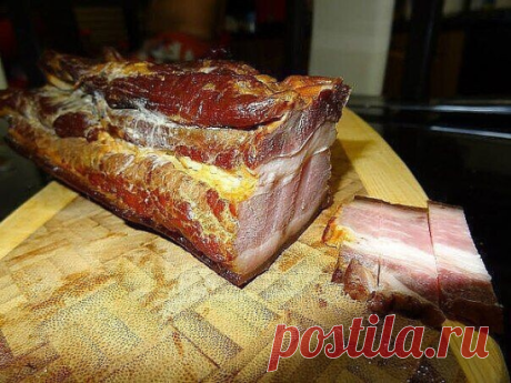 ПРАЖСКОЕ САЛО в пакетах - Ну, Очееееень ВКУСНО.🤤

Ингредиенты
свиная грудинка-1.5кг.
чеснок-1-2головки.
чёрный перец крупного помола
приправа для свинины
соль
Как приготовить
Свиную грудинку разрезать на куски .
Чеснок измельчить в блендере или через чеснокодавилку.
Грудинку натереть солью, приправой, перцем и чесноком.
Дать настоятся около часа.
Взять целофановые пакеты вставить один пакет в другой и положить в них грудинку.
(У меня было 4 кусочка грудинки, я положила по...