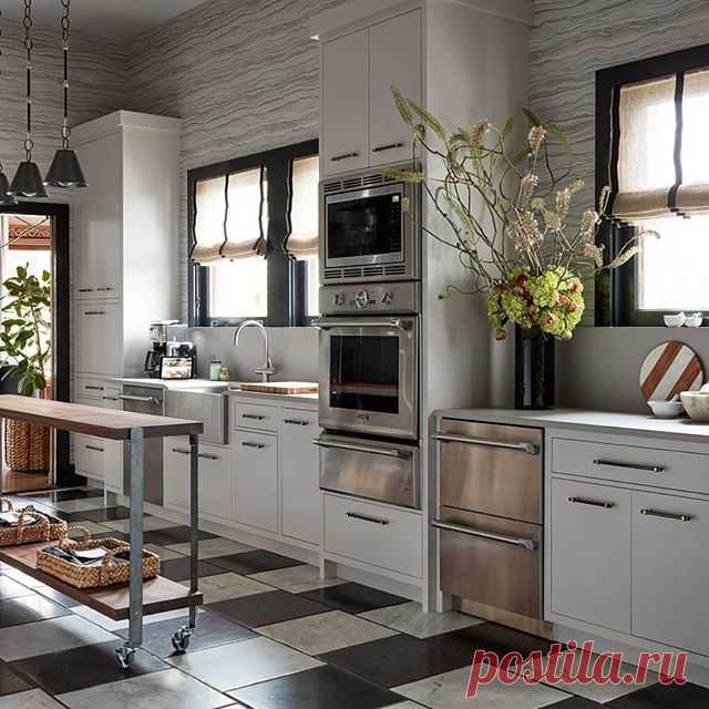 Our 2017 Kitchen of the Year by @delagrammar has arrived! Tap the link in our profile to find out how to visit and see the rest of the @sfshowcase. (📷: @johnmerkl) #HBKOTY #HBloveskitchens #sfshowcase