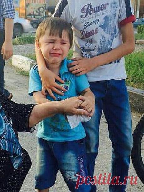 КЛУБ "АНЕКДОТЫ 18+"
Найден мальчик, 2-3 лет,светловолосый,по Маяковской. Родственникам срочно связаться ,по номеру, 89289461228!!!! Срочно разошлите по группам, Срочно !!!