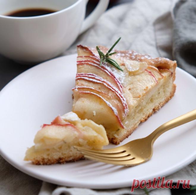 Итальянский яблочный пирог с миндалем • Dolce Vita Blog Если надоела шарлотка, приготовьте этот ароматный итальянский яблочный пирог с миндалем и розмарином. Простой рецепт с пошаговыми фото