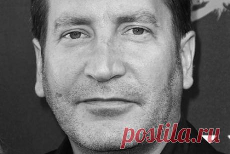 Умер актер из фильма «Пианист» Ронан Вайберт. Ушел из жизни актер Ронан Вайберт. Артист скончался в возрасте 58 лет. Причина его смерти не раскрывается. Известно, что перед кончиной актер некоторое время болел. Вайберт известен по проектам «Пианист», «Тень вампира», «Спасти мистера Бэнкса». Последним фильмом с его участием стал триллер «Снеговик» 2017 года.