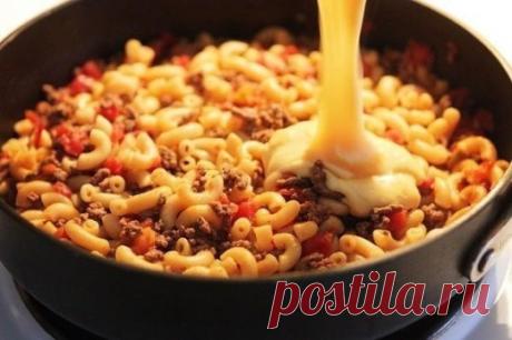 Макароны чизбургер – дети просят повторить каждые выходные! Ингредиенты: фарш — 500 грамм помидоры — 300 грамм бульоны — 2 стакана макароны — 300 грамм сливочное масло — 2 ст.л. мука — 2 ст.л. молоко — 3/4 стакана твердый сыр — 200 грамм соль — 1/2 ч.л. молотый перец — 1/2 ч.л. 1 упаковка приправы «Тако» Приготовление: Фарш обжариваем на сковороде. Добавляем приправу […]
