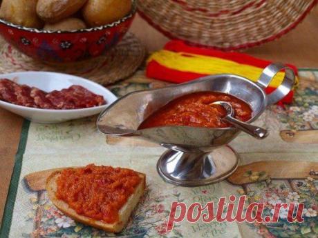 Соус для шашлыка 
СОУС «ТУРЕЦКИЙ» (ОСТРЫЙ)
2 луковицы, 1 ст.л. томатной пасты или 1/2 ст. томата рубленного, 2 ст.л. олив. масла, соль, красный и черный перец, 1 ч.л. кориандра молотого, зелень кинзы, укропа, 1 ч.л. сока лимона или уксуса (по вкусу), 1 сладкий перец (красный). Измельчить в блендере до мелкой крошки все ингредиенты и полученную массу залить в соусник, заправив специями по вкусу.