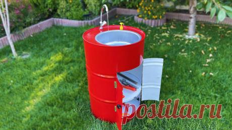 Как сделать удобную и привлекательную садовую раковину из металлической бочки На подворье или на дачном участке после некоторых работ необходимо помыть руки. Использовать для этого шланг не очень удобно. Куда лучше сделать уличную раковину, используя старую металлическую бочку объемом 200 литров. Справиться с такой работой сможет любой взрослый человек и для этого не нужны