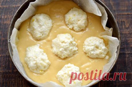 Если остатся стакан кефира и есть немного творога готовлю такой творожный пирог Простой рецепт очень вкусного пирога к чаю. Тесто готовится на кефирной основе достаточно быстро. Изюминкой пирога является творожная масса, которая выкладывается в тесто в виде крупных шариков. Благодаря творожным шарикам после выпечки блюдо смотрится оригинально и привлекательно. Пирог получается очень пышными, тесто мягкое, немного влажное, а сладкий творог просто идеально вписывается в нежную выпечку.