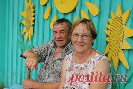 Супруги из Свердловской области получили знак отличия на 50-летие брака. Супружескую пару поздравили с 50-летней годовщиной брака в честь Дня пенсионера в Свердловской области. Жители города Серов Надежда и Сергей Усс получили государственный знак отличия под названием «Совет да любовь». Отмечается, что такую награду получают люди, которые непрерывно состоят в браке более 50 лет.