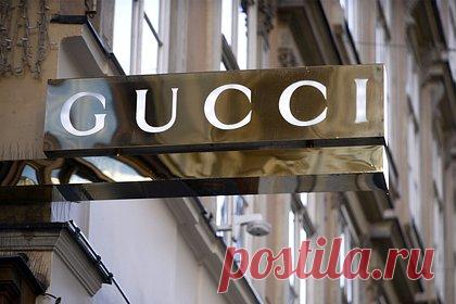 Отсылка к СССР в рекламе Gucci удивила иностранцев. Иностранные пользователи заметили в рекламе зимней коллекции итальянского бренда Gucci отсылку к стилю женщин из СССР. На размещенном снимке запечатлена модель в косынке с меховой сумкой в руках. Англоговорящие комментаторы и русскоязычные юзеры сочли, что создатели промо вдохновлялись советской культурой.