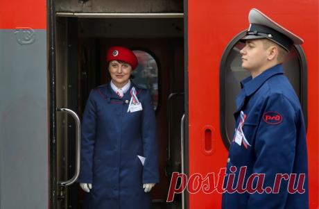 Поезд 001 осуществляет перевозку пассажиров в Москву из Владивостока.
Поезд дальнего следования №001Э Россия вышел на самый протяженный регулярный пассажирский маршрут в мире в 1966 году.
Легендарный поезд движется по Транссибирской магистрали, пересекая 2 части света, 14 регионов и более 100 городов Российской Федерации
Пассажирам предложено купить билеты на удобные места в плацкарте и купе. Вагоны поезда 001 оснащены всем необходимым для комфортного 7-дневного путешествия.