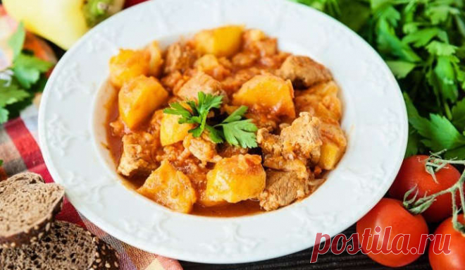 Жаркое со свининой и картошкой на сковороде
