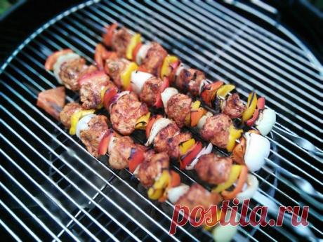 Шашлычок из индюшки с розмарином | Foodbook.su Тут много говорить не нужно, а нужно разжигать огонь и накрывать на стол. Пусть всегда будет вкусно !