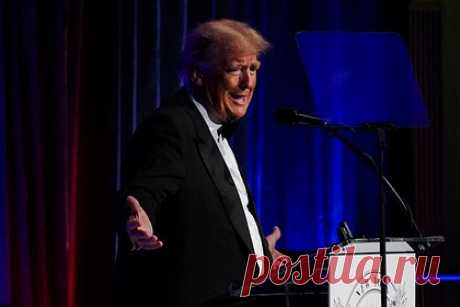 Байден перекрестился в ответ на слова Трампа о диктатуре. Президент США Джо Байден перекрестился, комментируя обещание Дональда Трампа стать диктатором только на один день. Намерение своего оппонента на предстоящих в 2024 году выборах добиться «возмездия» глава государства назвал «отголоском ненависти» из Германии времен 1930-х.
