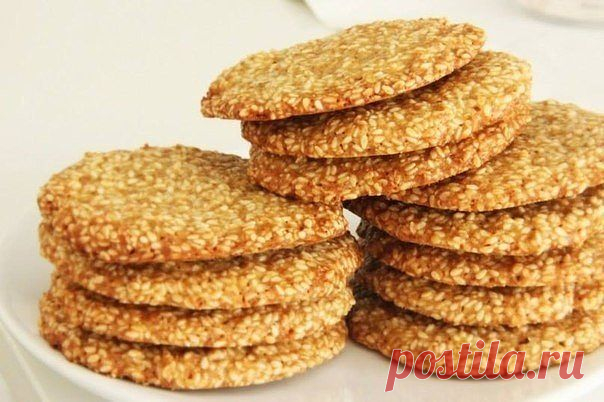 Самое вкусное кунжутное печенье 







 
 Оно просто невероятное - хрустящее, ароматное, просто не оторваться! Могу с увернностью сказать, что вкуснее, чем это кунжутное печенье, я еще не пробовала. А испечь его, кстати, очень прос…