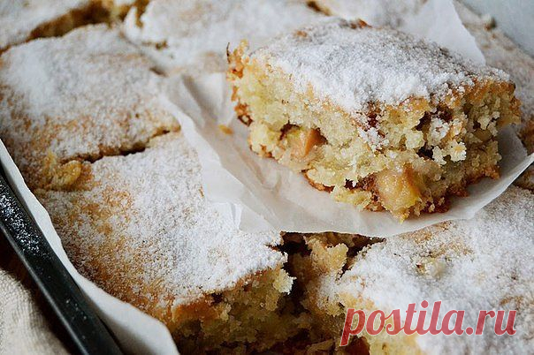 Блонди с бананом и орехами
Блонди - популярный американский кекс. Его нарезают небольшими квадратиками и подают самым придирчивым сладкоежкам!

Блонди часто называют родной сестрой знакомого десерта - Брауни.

Я предлагаю разнообразить Ваше представление о кексах и приготовить этот изумительный и сладкий десерт!