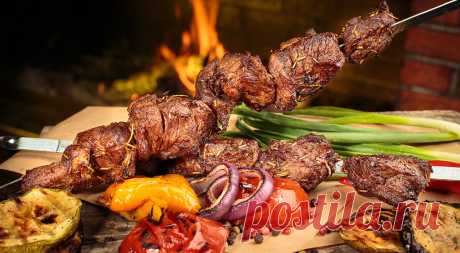 Какой маринад для шашлыка выбрать? Как и из чего сделать самый крутой вариант | ГАСТРОНОМ.РУ | Дзен