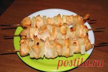Куриные шашлычки с ананасами в духовке