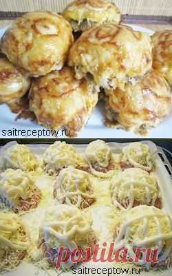 Котлеты под шубой | Сайт рецептов

    1 кг мясного фарша
    2 небольшие луковицы
    4 сырые картофелины
    5 варёных яиц
    200 грамм сыра твёрдого сорта
    перец молотый, соль
    майонез