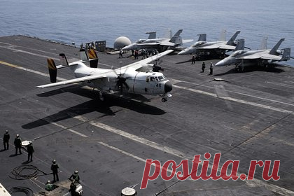 ВМС США вернулись к эксплуатации устаревших «Борзых». Военно-морские силы США вернулись к эксплуатации устаревших палубных транспортных самолетов C-2A Greyhound из-за приостановки эксплуатации конвертопланов Osprey, сообщает Breaking Defense. На вооружении 40-й эскадрильи материально-технического обеспечения флота США находится 15 самолетов C-2.