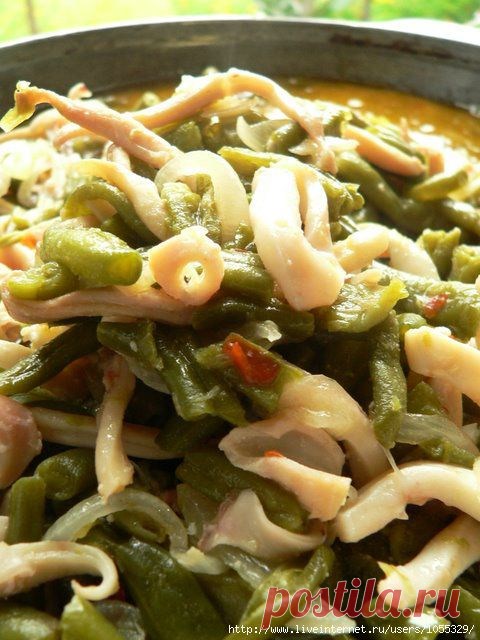 Кальмары со стручковой фасолью.