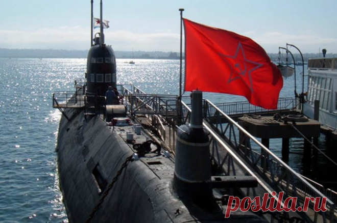 Дело флага. Британский эсминец проявил неуважение к подлодке Б-28 и затонул. Неуважение к советской подлодке сыграло злую шутку с британским эсминцем в 1982 году.