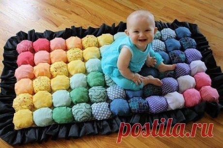 КОВРИК ИЗ ТКАНЕВЫХ МЯЧИКОВ