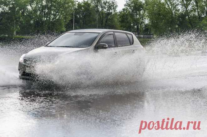 5 ошибок водителей при движении по глубоким лужам и затопленным участкам дороги | АвтоДруг | Пульс Mail.ru 5 роковых действий, которых стоит избегать