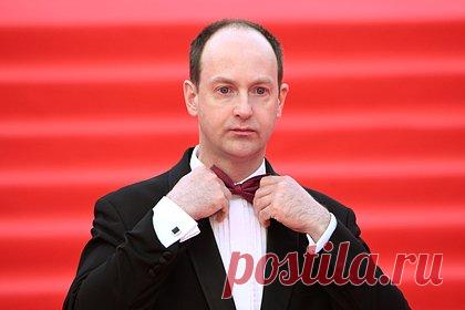 Актер сериала «Кухня» Никита Тарасов стал жертвой мошенников. Актер Никита Тарасов, сыгравший в сериале «Кухня», стал жертвой мошенников, которые оформили на него микрозаем. На имя артиста оформили несколько кредитов из-за того, что в каршеринговой компании, услугами которой он воспользовался, произошла утечка информации и мошенники получили доступ к паспортным данным Тарасова.