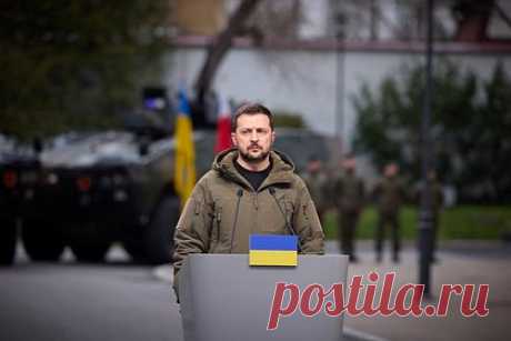 Экс-разведчик США предрек Зеленскому гибель от рук восставших. Президент Украины Владимир Зеленский, скорее всего, погибнет от рук восставших жителей страны. Такую судьбу ему предрек бывший офицер разведки морской пехоты США Скотт Риттер. По мнению экс-разведчика, украинский лидер едва ли может рассчитывать на изгнание и комфортную жизнь за пределами страны.