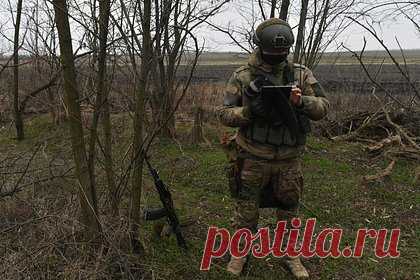 Российские десантники уничтожили группу украинских диверсантов. Бойцы воздушно-десантных войск уничтожили группу украинских диверсантов, пытавшихся зайти в тыл российских военных в зоне проведения специальной военной операции (СВО). Российские военные засекли противника благодаря беспилотному летательному аппарату, оснащенному тепловизором.