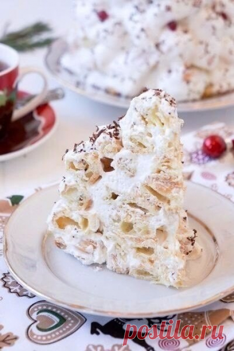 Этот рецепт бережно хранится на первом листе пожелтевшей от времени тетрадки. Его мы всегда пекли на Новый год. Не было ничего более праздничного для меня, чем эта белоснежная горка. Откуда этот рецепт в нашей семье взялся уже никто и не помнит. Быстро и просто готовить, потрясающий нежный вкус.

ТОРТ ДАМСКИЕ ПАЛЬЧИКИ

Ингредиенты:

для теста:

- 1,5 стакана воды
- 150 гр сливочного масла
- 1,5 стакана муки
- 6 яиц

для крема:

- 2 стакана сметаны 25% жирности
- 1 стакан с...