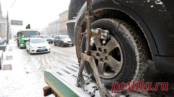 В РФ вступил в силу запрет на использование летних шин зимой.