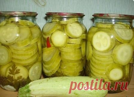 Кабачки маринованные по-болгарски (за 1 час) 
ИНГРЕДИЕНТЫ
На 4 штуки 1-литровых банок
3 кг. кабачков
10 стаканов воды (200 гр)
1 стакан сахара
3 столовые ложки соли
250 гр 9% уксуса
букет зелени
4 зубка чеснока
КАК ПРИГОТОВИТЬ
Когда-то, много лет назад продавались в магазинах маринованные болгарские огурчики.
Такие пупыристо-хрустящие, безумно вкусные!!!
Как они мне нравились!!
И вот года 3 назад я вычислила таки рецепт этого маринада и теперь закрываю в нем и огурчики, и кабачки, и маленькие