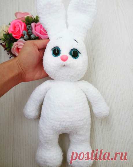PDF Зайка Ребекка крючком. FREE crochet pattern; Аmigurumi doll patterns. Амигуруми схемы и описания на русском. Вязаные игрушки и поделки своими руками #amimore - Большой заяц, плюшевый зайчик, кролик, зайчонок, зайка из плюшевой пряжи, крольчонок.