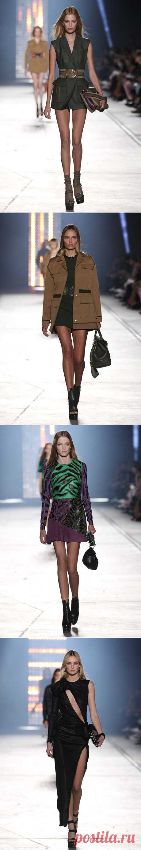 ИСХОДНЫЙ КОД: ПОКАЗ ВЕСЕННЕ-ЛЕТНЕЙ КОЛЛЕКЦИИ VERSACE