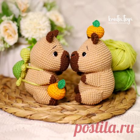 PDF Капибара крючком. FREE crochet pattern; Аmigurumi toy patterns. Амигуруми схемы и описания на русском. Вязаные игрушки и поделки своими руками #amimore - маленький капибара с мандаринкой, милая зверюшка из обычной пряжи.