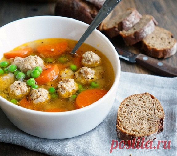 Прозрачный суп с куриными фрикадельками