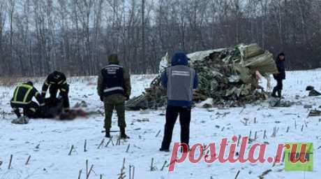 «Воспринимают людей как расходный материал»: в МИД назвали атаку Киева на Ил-76 терактом. Атака ВСУ на самолёт Ил-76 военно-транспортной авиации России, который перевозил 65 военнослужащих ВСУ для заранее согласованного обмена, была преднамеренной и осознанной акцией. Такое мнение высказали в МИД России. На Смоленской площади подчеркнули, что теракт, жертвами которого также стали шесть членов экипажа и три российских офицера, наглядно демонстрирует недоговороспособность киевского режима. В…