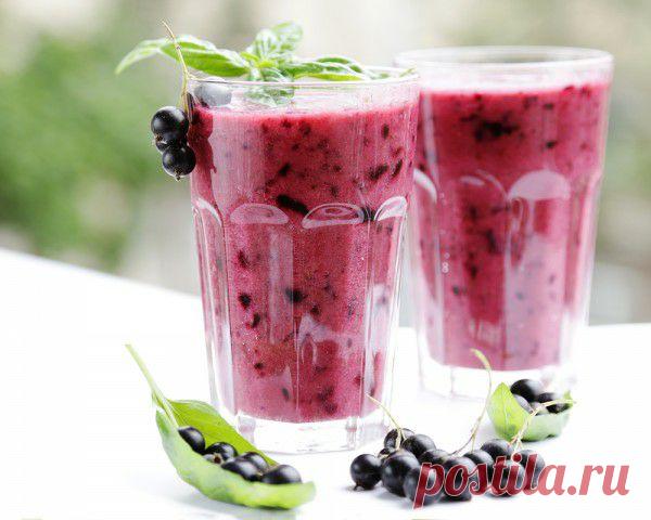 #миф_вкуснаясуббота #вкусная_суббота Смузи на завтрак Ингредиенты: - 3 спелых банана, порезать кусочками - 2 чашки замороженных или свежих ягод - вода или растительное молоко без подсластителей и ароматизаторов (при необходимости) Приготовление: 1. Бананы и ягоды поместите в блендер. 2. Смешивайте до однородности и густоты, при необходимости добавляя воду или растительное молоко для лучшего перемешивания и достижения желаемой консистенции. Подавайте сразу же. Из книги "Растительная…