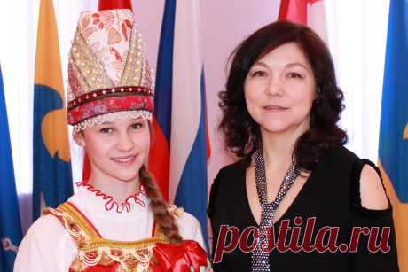 Маленькая  Вероника и  ее  наставник  Елена  Васильева.