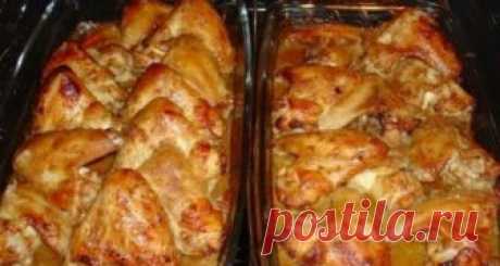 Куриные крылышки: 6 рецептов на любой вкус! - appetitno.net 1. Куриные крылышки, запеченные по-простому Понадобится: –1 кг крылышек куриных, –по ½ стакана майонеза или сметаны и кетчупа или томатной пасты, –перец, соль. Как приготовить простые куриные крылышки в духовке. 1. Перемешать кетчуп с майонезом, крылья промыть, натереть перцем и солью, полить смесью, перемешать ина полчаса оставить. 2. Выложить крылья на застеленный фольгой противень (можно слегка смазать ее расти...
