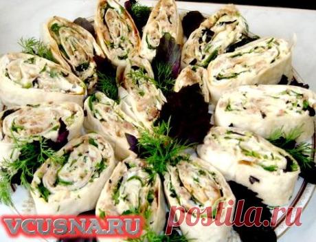 РУЛЕТ ИЗ ЛАВАША С КРАБОВЫМИ ПАЛОЧКАМИ