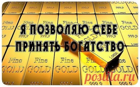 10 заготовок из грибов на зиму
1. Засолка грибов — холодный способ. грибы (рыжики, черные и белые грузди, волнушки, сыроежки) — 1 кг
соль — 100 г
смородина — 10–12 листьев
вишня — 5–6 листиков
хрен — 2 листа
укроп — 2 зонтика
лавровый лист — 2–3 шт.
перец горошком — по вкусу
чеснок — по вкусу
 Грузди, волнушки или сыроежки вымыть и залить холодной водой на 5–6 ч. (Рыжики не вымачивают, а только промывают). На дно деревянной или керамической посуды насыпать слой соли, положить половину